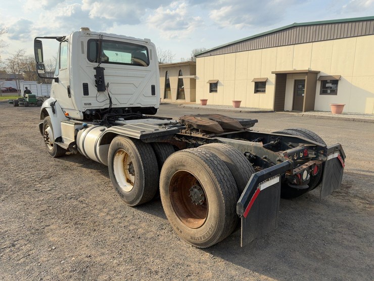 2015-international-8600-image-3