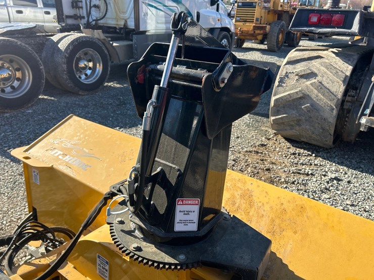 new-holland-l216-image-17