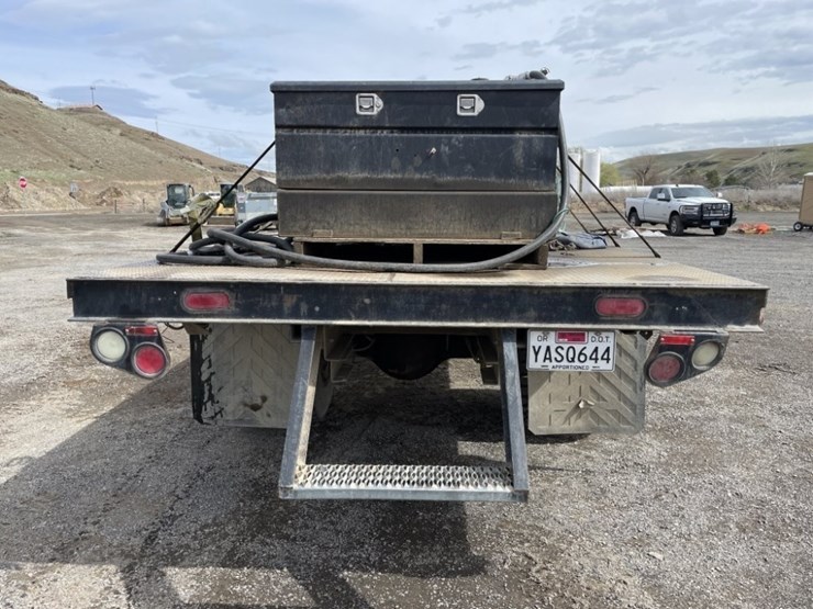 2004-kenworth-t300-image-4