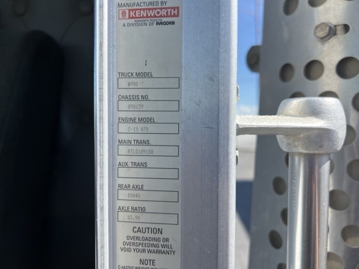 2002-kenworth-w900-image-25