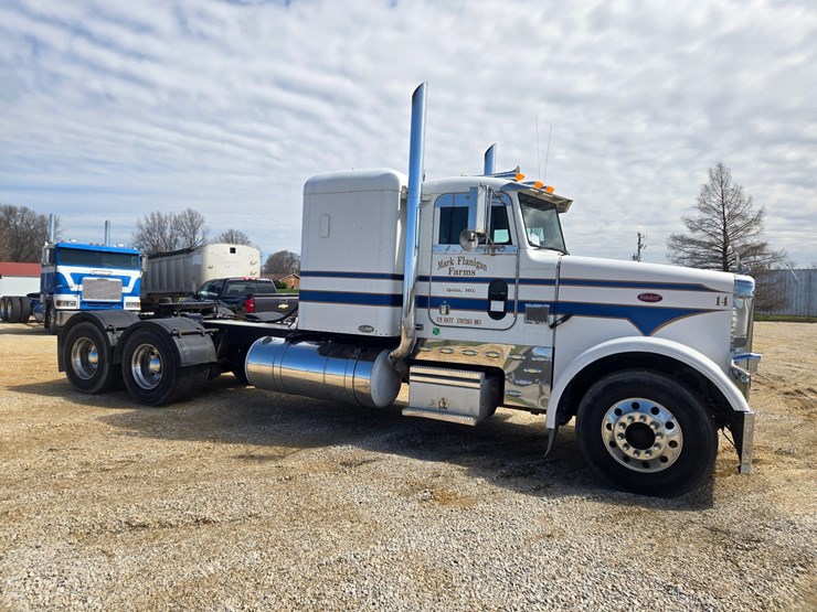 1996-peterbilt-377-image-26