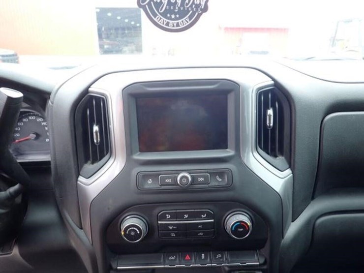 2022-chevrolet-2500hd-image-17