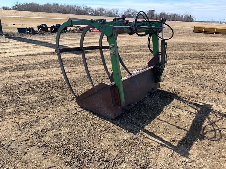 skid-steer-bucket-with-grapple-image-6