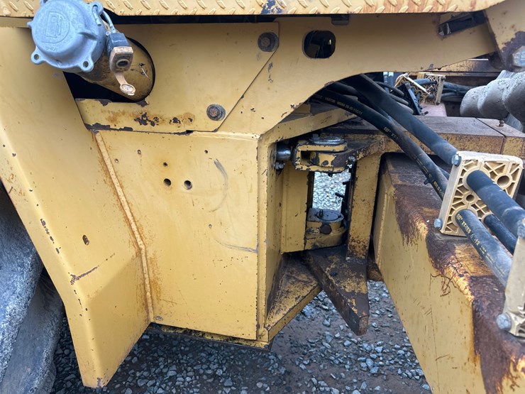 caterpillar-cp-563c-image-15