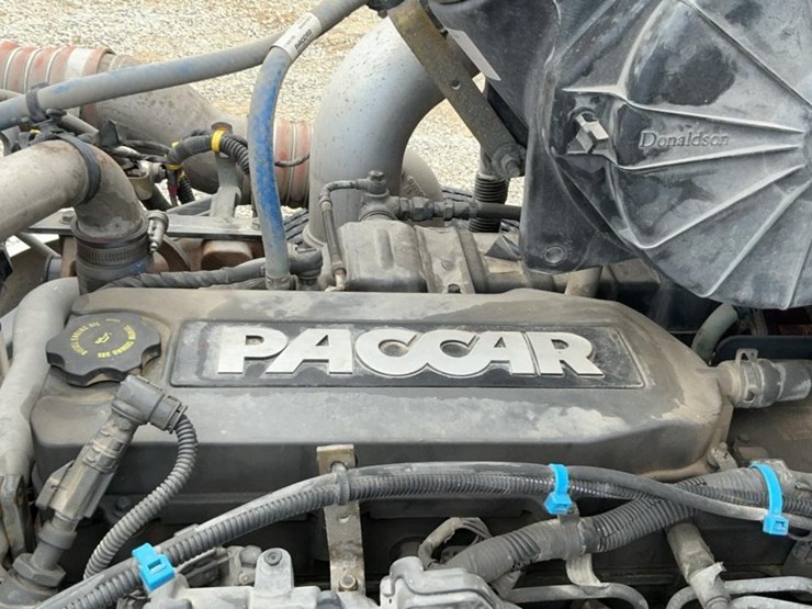 2021-peterbilt-337-image-23