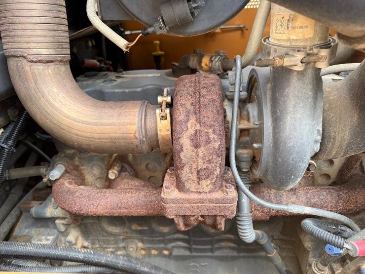 2016-case-1650m-image-38