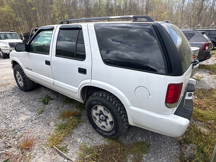 2004-chevrolet-blazer-image-5