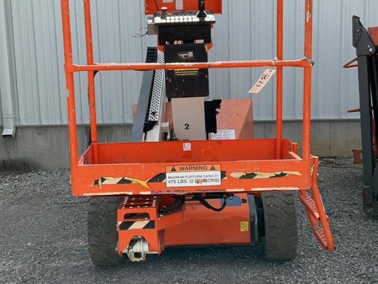 #311-•-snorkel-38'-articulating-lift-image-2