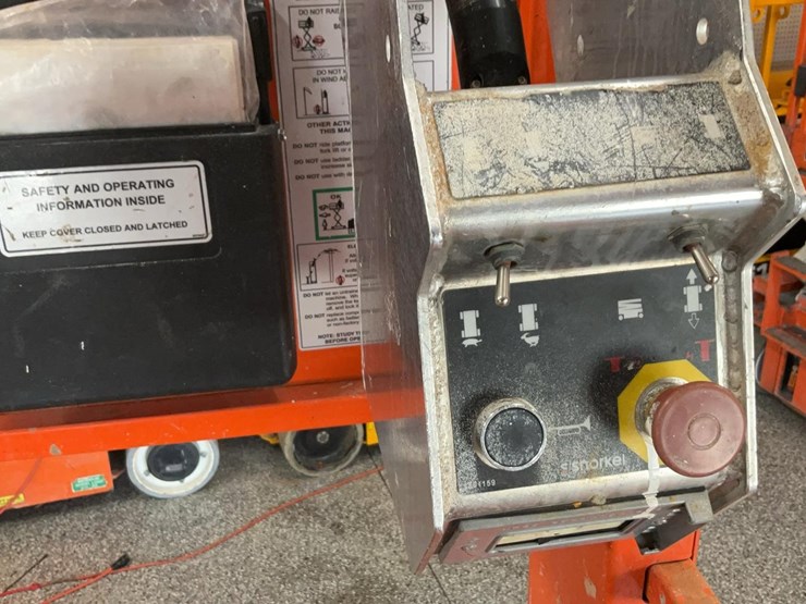 #425-•-2020-snorkel-19'-scissor-lift-image-30