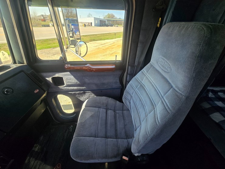 1996-peterbilt-377-image-59
