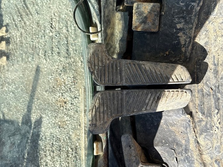 new-holland-eh160-image-67