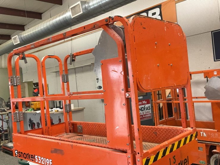 #421-•-2018-snorkel-19'-scissor-lift-image-14