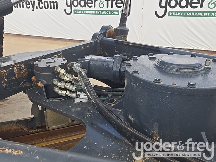 2019-deere-670g-image-42