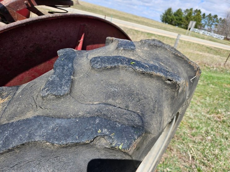 #525-•-farmall-super-m-tractor-image-33