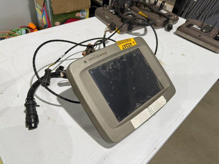 #45247-•-john-deere-pf81885-display-image-2