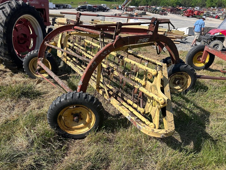 new-holland-256-image-4