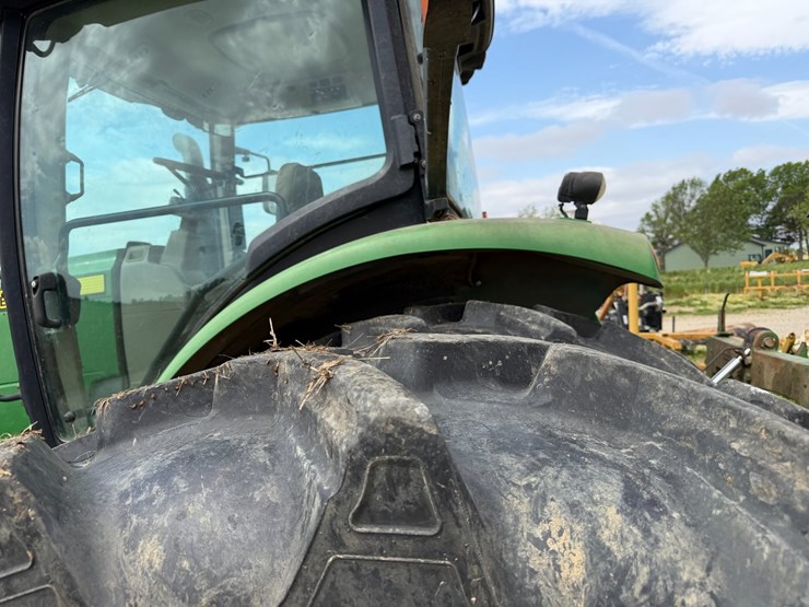 2012-john-deere-8235r-image-6