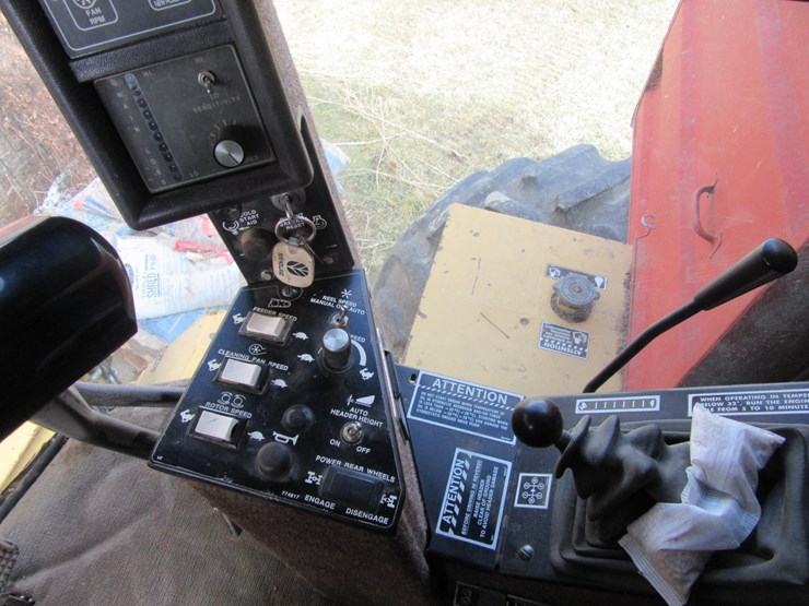 new-holland-tr96-image-45