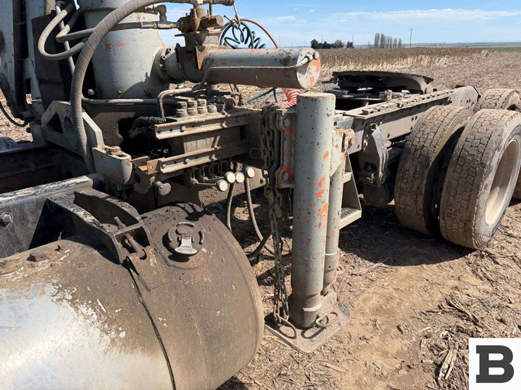 1990-peterbilt-377-image-12