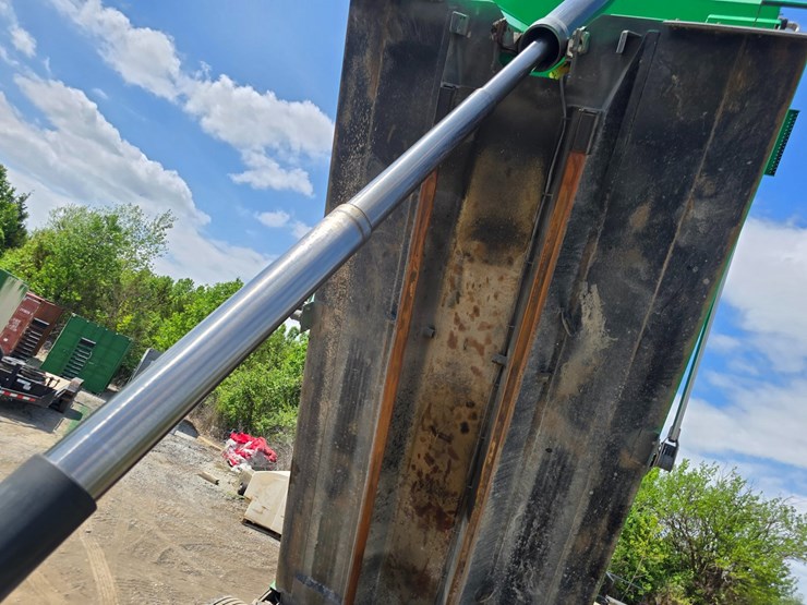 2017-peterbilt-348-image-122