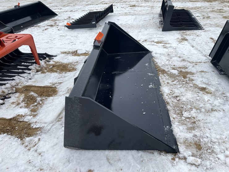 #2041-•-skid-steer-mount-78"-bucket-with-blade-image-4