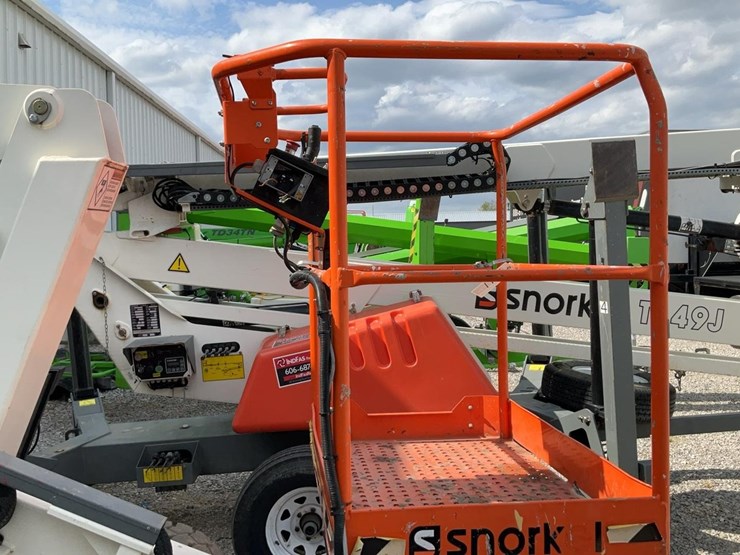 #311-•-snorkel-38'-articulating-lift-image-8