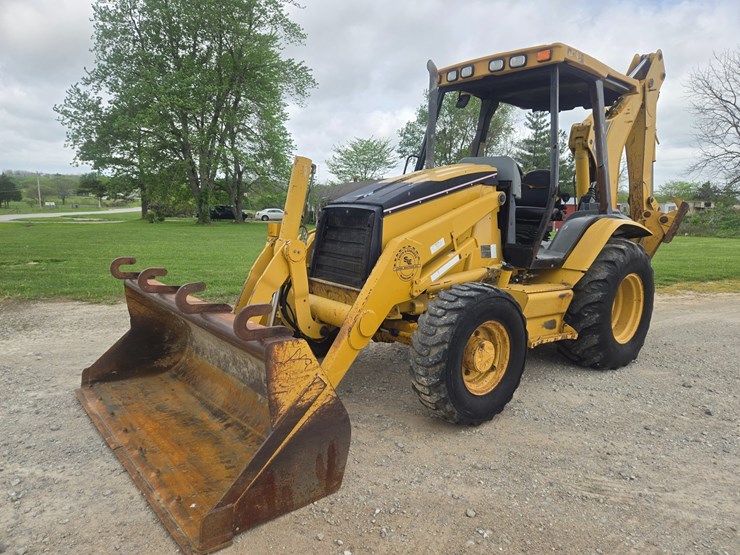 caterpillar-420d-image-2