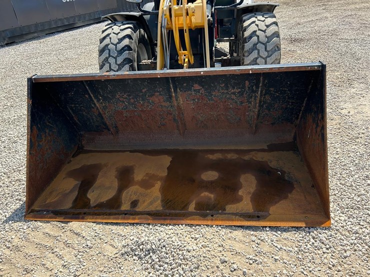 2022-gehl-al750-image-9