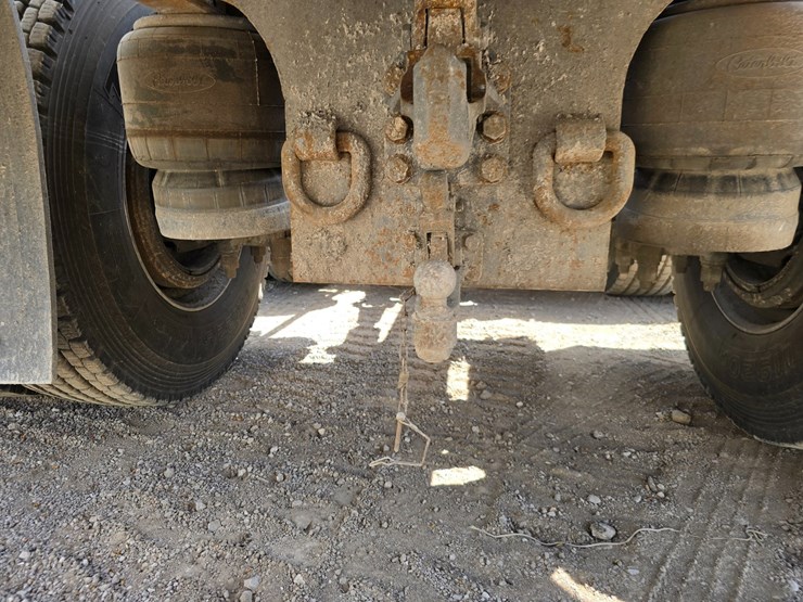 2017-peterbilt-348-image-85