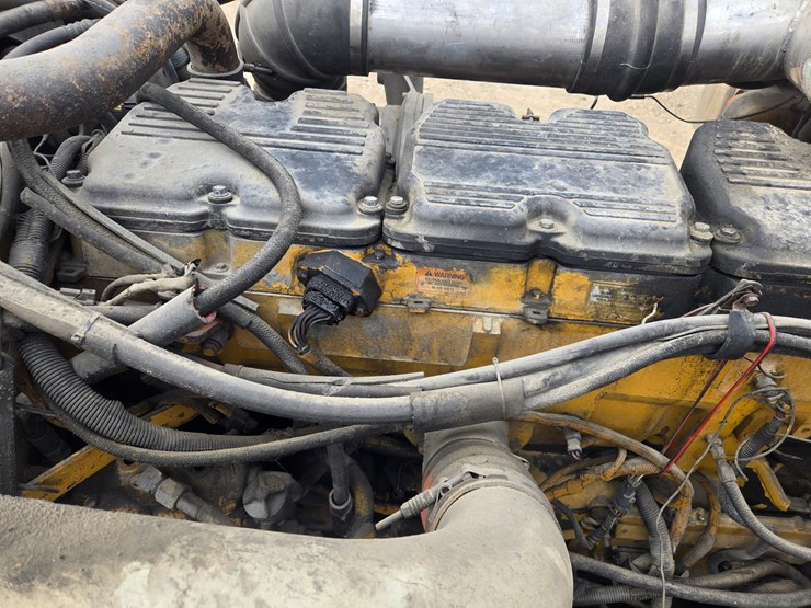 2000-peterbilt-379-image-32