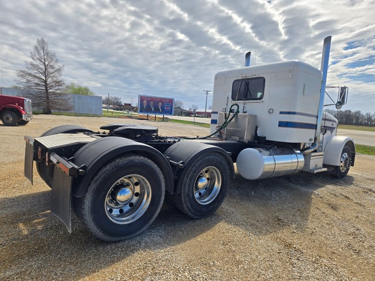 1996-peterbilt-377-image-19