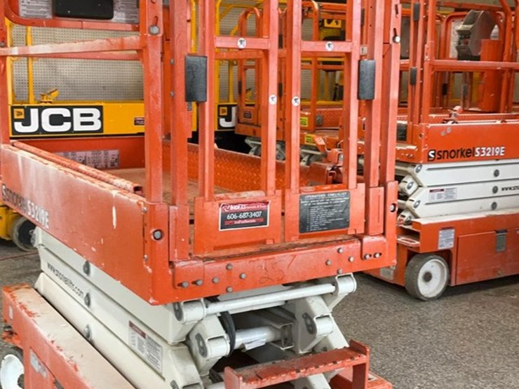 #430-•-2023-snorkel-19'-scissor-lift-image-6