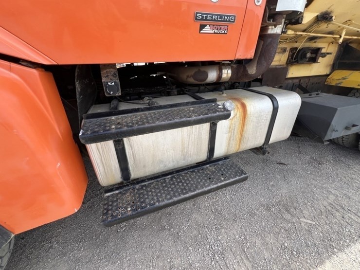 2007-sterling-l9500-image-14