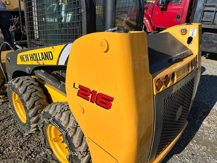 new-holland-l216-image-36