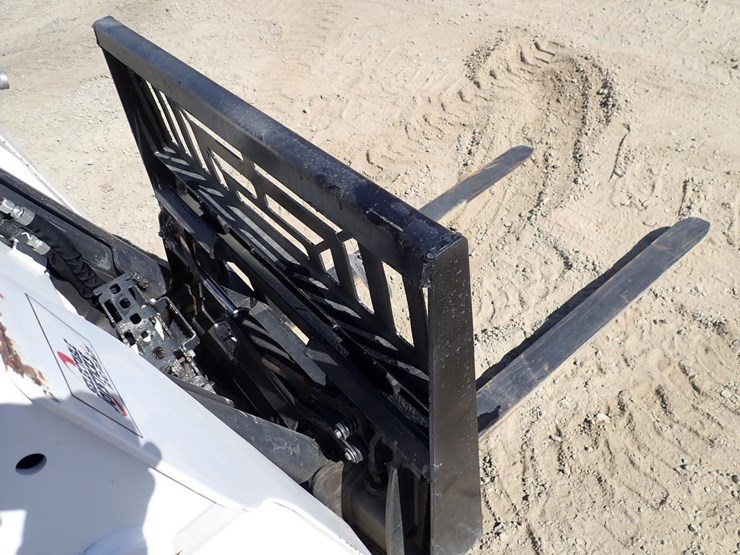 wildcat-48"-skid-steer-pallet-forks-image-6