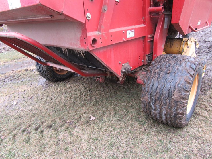 new-holland-br780-image-18