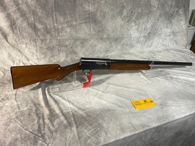 #3761-•-browning-light-12-12-gauge-semi-auto-shotgun,-sn:-41213-(arcadia,-wi)-image-6