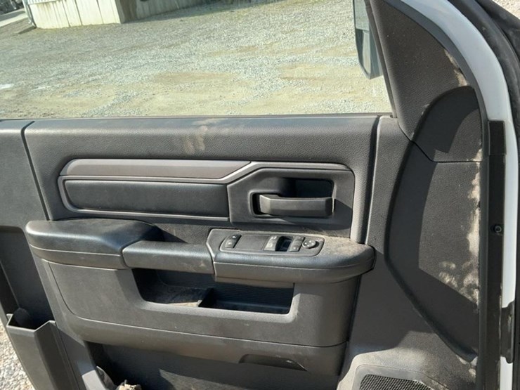 2022-dodge-3500-image-27