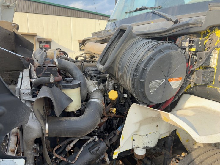 2015-international-8600-image-8