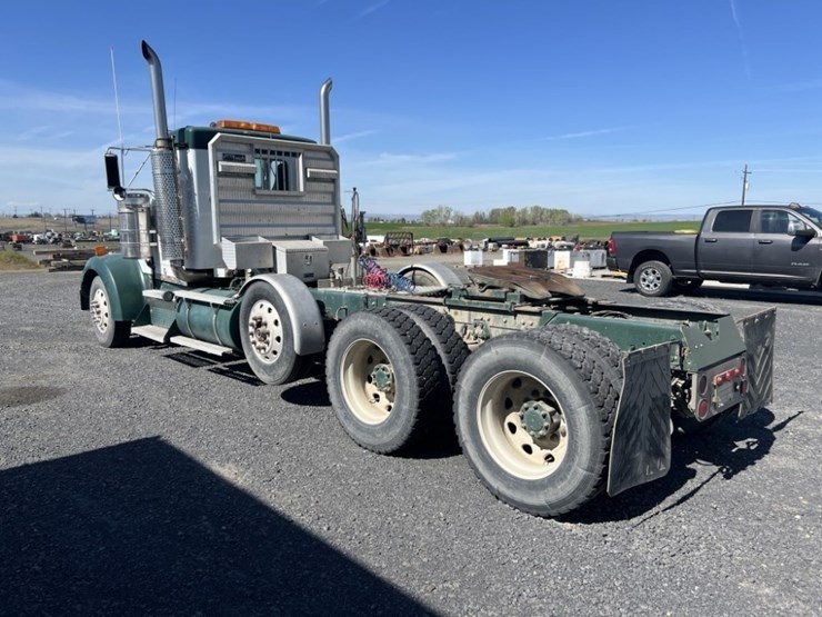 2002-kenworth-w900-image-6