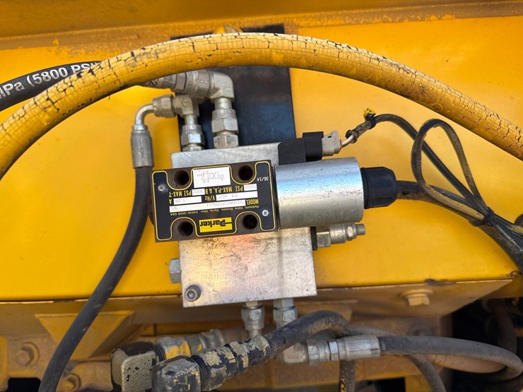 new-holland-eh160-image-41