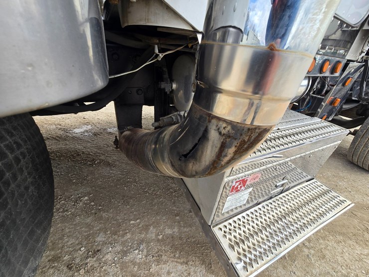 2000-peterbilt-379-image-96