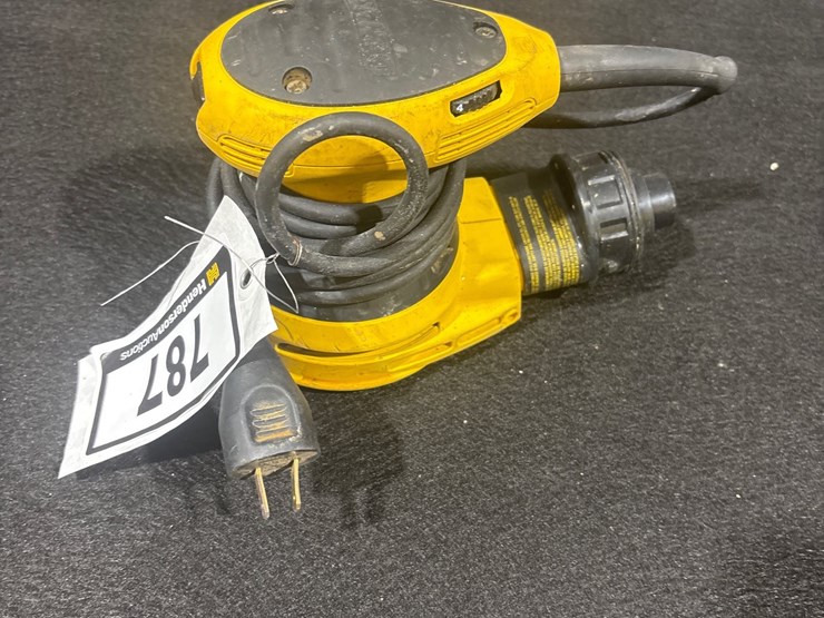 #787-•-dewalt-palm-sander-image-2
