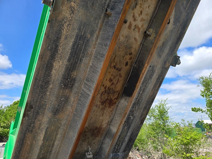 2017-peterbilt-348-image-67