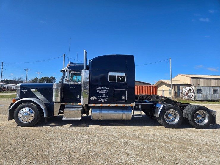 2005-peterbilt-379-image-8