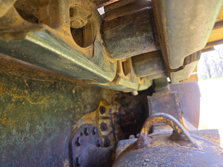 2014-caterpillar-953d-image-81