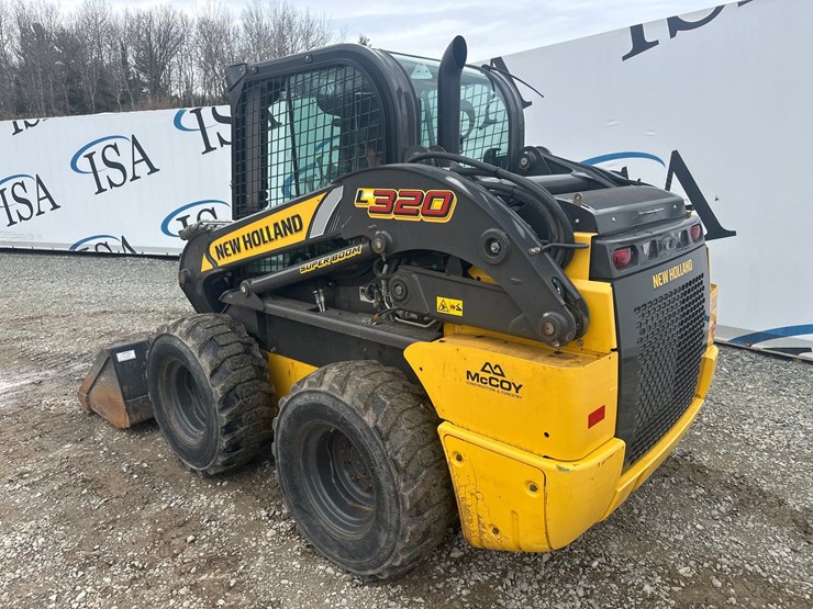 new-holland-l320-image-3