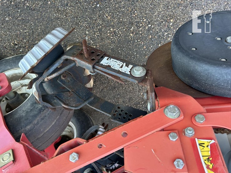 2009-white-8516-image-33