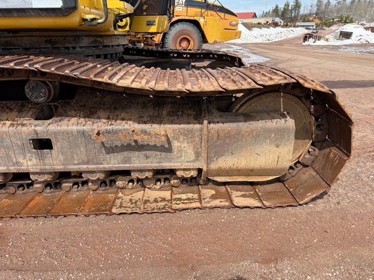 caterpillar-330d-image-130