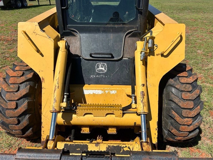 2008-deere-332-image-16